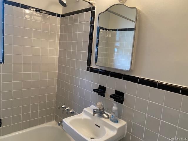 263-06 73rd Avenue A-2, Glen Oaks, NY 11004