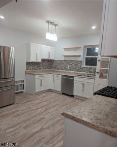 77 Ross St, East Orange City, NJ 07018