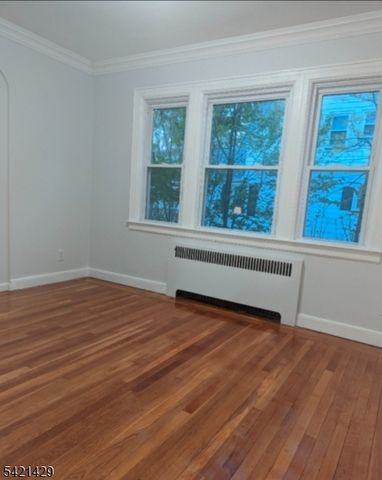 77 Ross St, East Orange City, NJ 07018