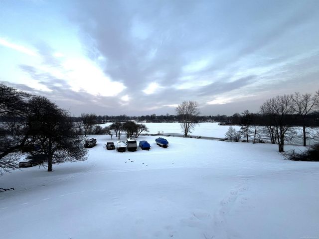 13273 Lake Point Boulevard, Van Buren Twp, MI 48111