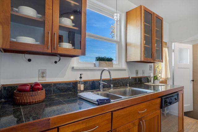 218 Amherst Drive SE, Albuquerque, NM 87106