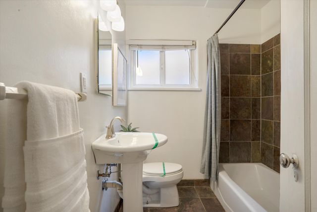 218 Amherst Drive SE, Albuquerque, NM 87106