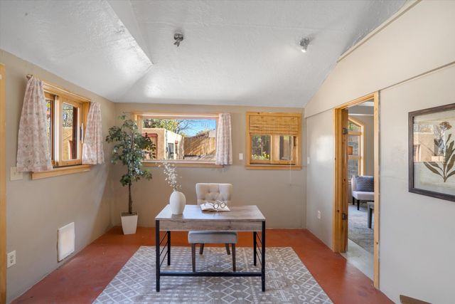 218 Amherst Drive SE, Albuquerque, NM 87106