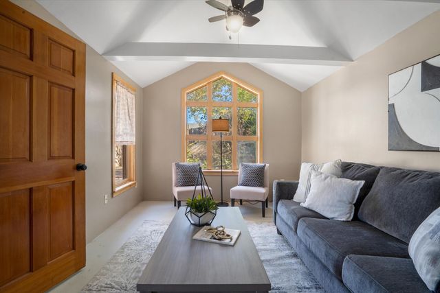 218 Amherst Drive SE, Albuquerque, NM 87106