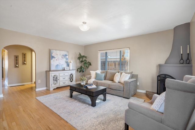 218 Amherst Drive SE, Albuquerque, NM 87106