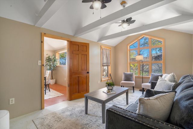 218 Amherst Drive SE, Albuquerque, NM 87106