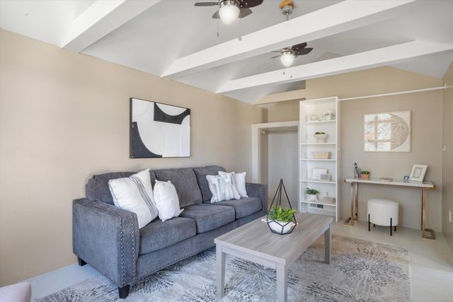 218 Amherst Drive SE, Albuquerque, NM 87106