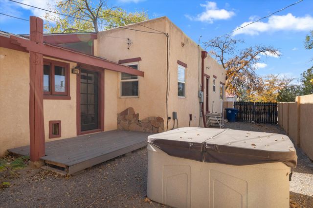 218 Amherst Drive SE, Albuquerque, NM 87106