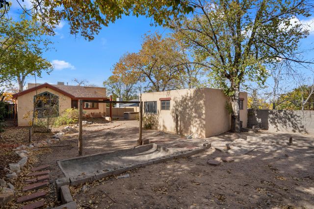 218 Amherst Drive SE, Albuquerque, NM 87106