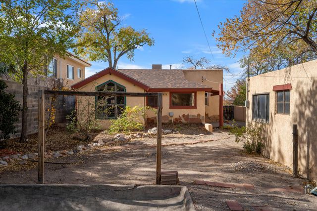 218 Amherst Drive SE, Albuquerque, NM 87106