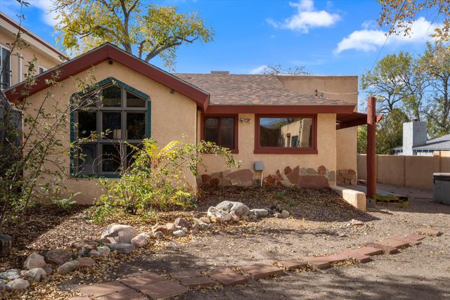 218 Amherst Drive SE, Albuquerque, NM 87106