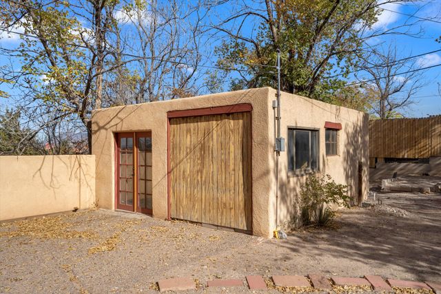 218 Amherst Drive SE, Albuquerque, NM 87106