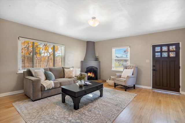 218 Amherst Drive SE, Albuquerque, NM 87106