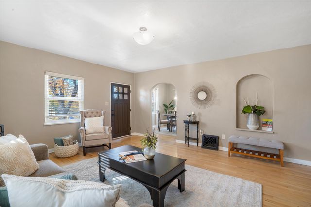 218 Amherst Drive SE, Albuquerque, NM 87106