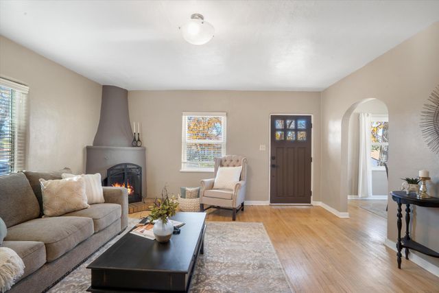 218 Amherst Drive SE, Albuquerque, NM 87106