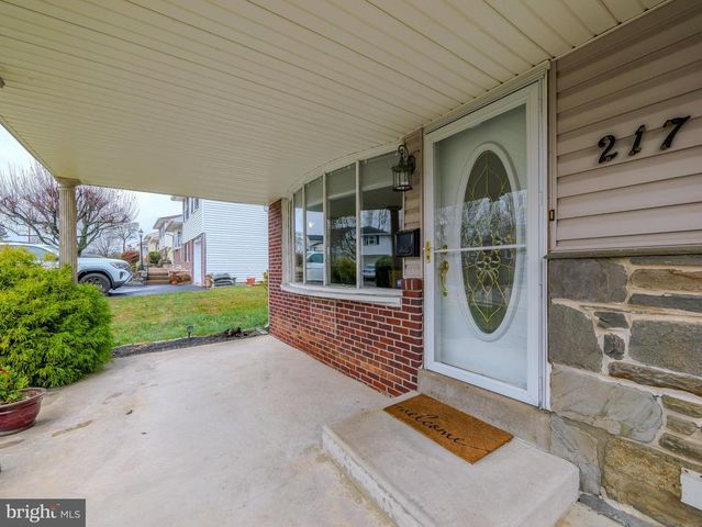 217 BRAMBER DR, Broomall, PA 19008