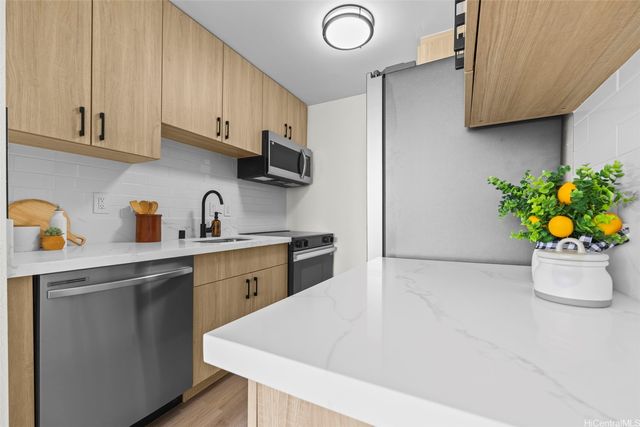 2092 Kuhio Avenue 1404, Honolulu, HI 96815