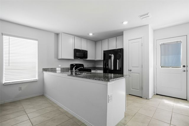 9609 Lightfoot Road, Fort Worth, TX 76179