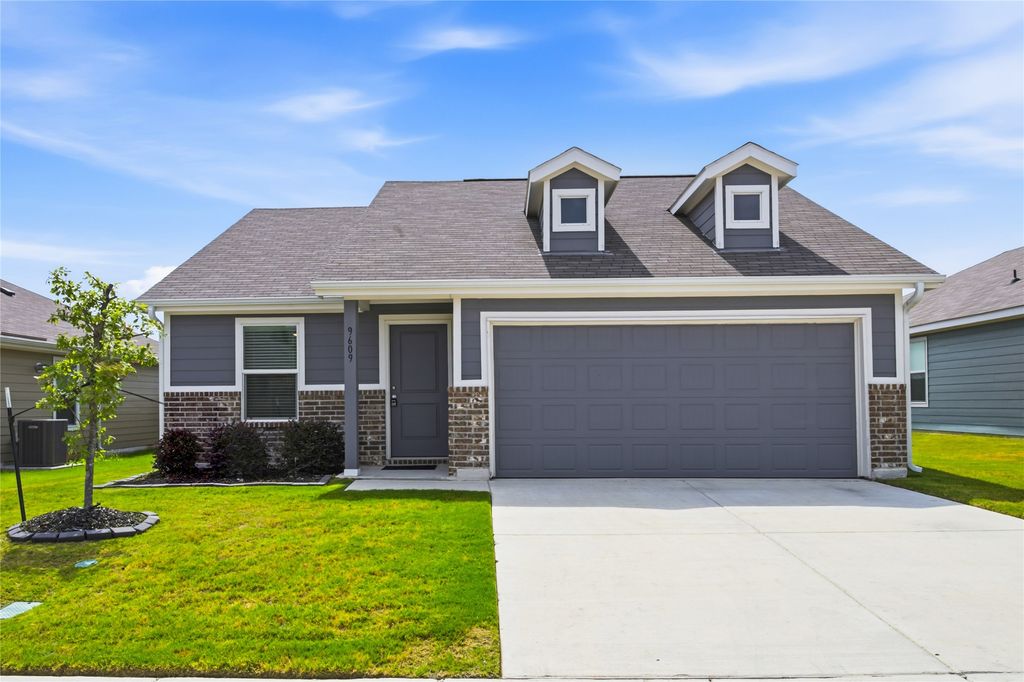 9609 Lightfoot Road, Fort Worth, TX 76179