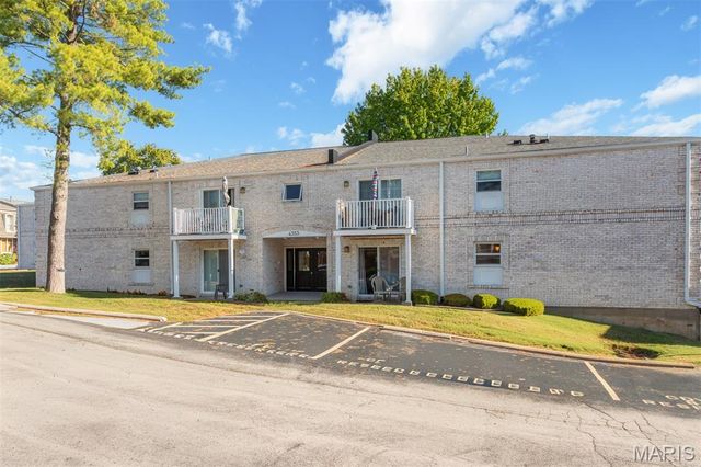 4353 Chateau De Ville Drive D, Oakville, MO 63129