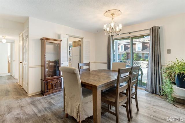 4353 Chateau De Ville Drive D, Oakville, MO 63129