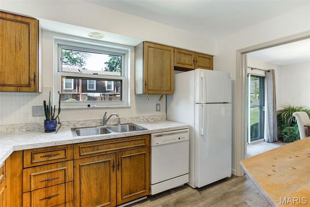 4353 Chateau De Ville Drive D, Oakville, MO 63129