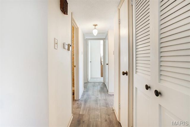 4353 Chateau De Ville Drive D, Oakville, MO 63129