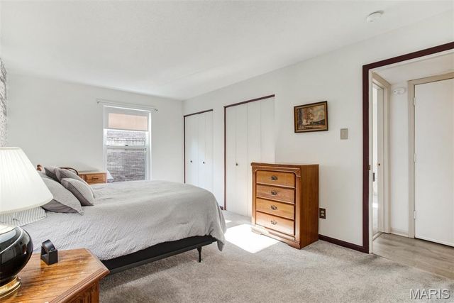 4353 Chateau De Ville Drive D, Oakville, MO 63129