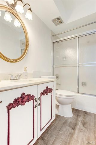 4353 Chateau De Ville Drive D, Oakville, MO 63129