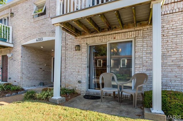 4353 Chateau De Ville Drive D, Oakville, MO 63129