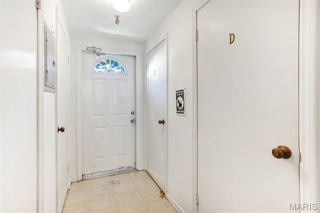 4353 Chateau De Ville Drive D, Oakville, MO 63129