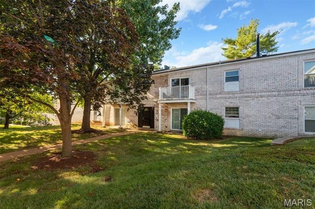 4353 Chateau De Ville Drive D, Oakville, MO 63129