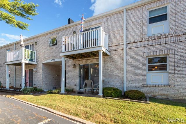 4353 Chateau De Ville Drive D, Oakville, MO 63129