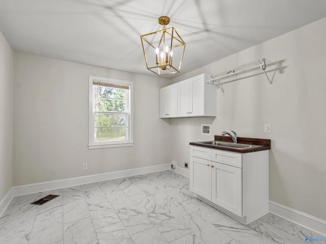 903 8th Avenue SE, Decatur, AL 35601