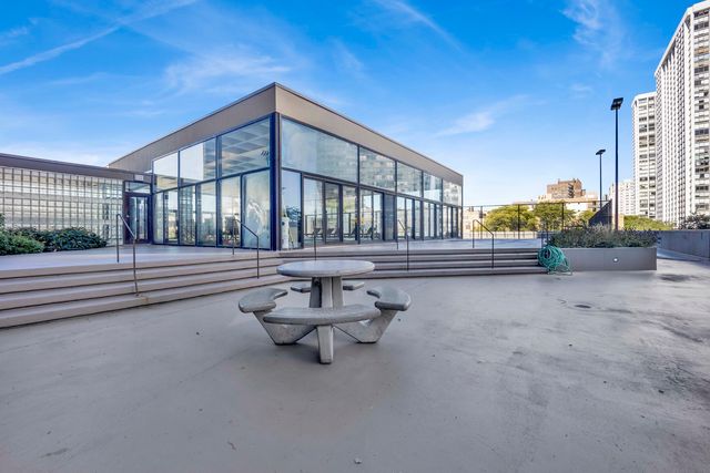 5320 N Sheridan Road 1504, Chicago, IL 60640