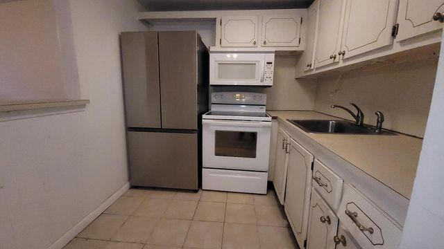 30 Norwich B, West Palm Beach, FL 33417