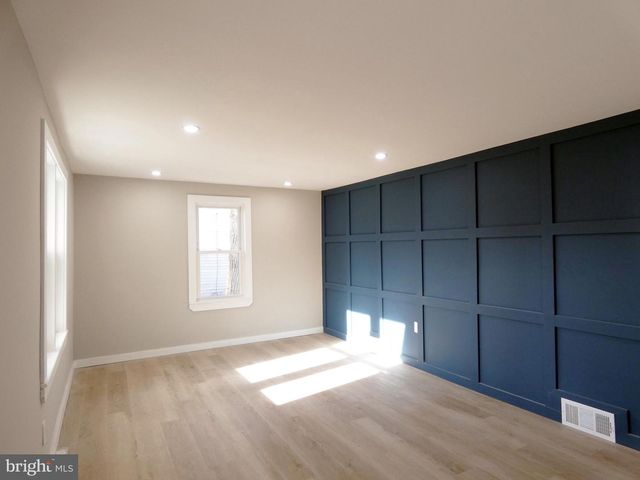 411 MANOR AVE, Carneys Point, NJ 08069