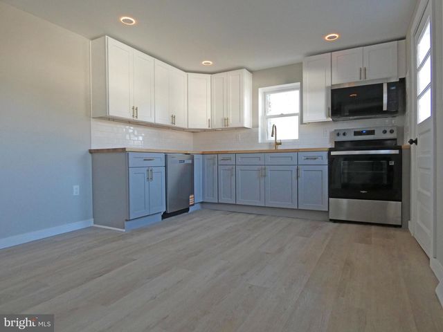 411 MANOR AVE, Carneys Point, NJ 08069