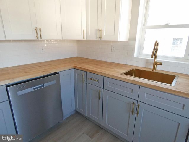 411 MANOR AVE, Carneys Point, NJ 08069