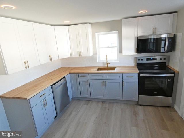 411 MANOR AVE, Carneys Point, NJ 08069