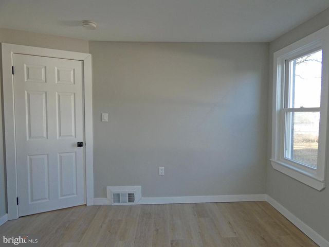 411 MANOR AVE, Carneys Point, NJ 08069