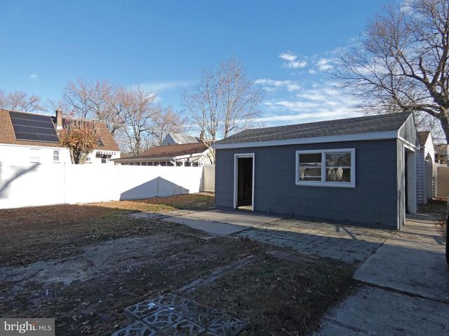 411 MANOR AVE, Carneys Point, NJ 08069