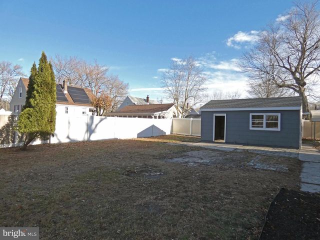 411 MANOR AVE, Carneys Point, NJ 08069