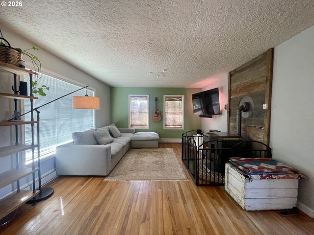 3280 SHERMAN Ave, North Bend, OR 97459