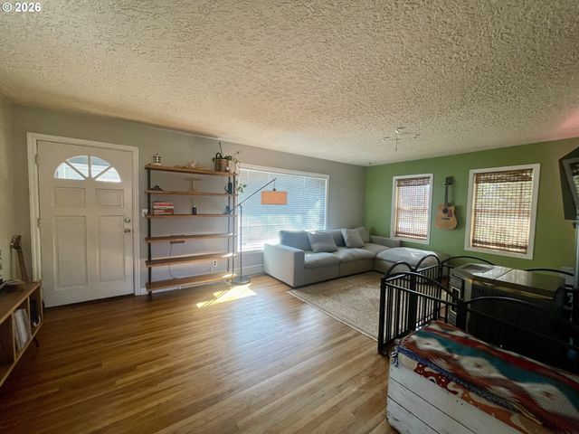 3280 SHERMAN Ave, North Bend, OR 97459