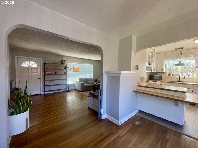 3280 SHERMAN Ave, North Bend, OR 97459