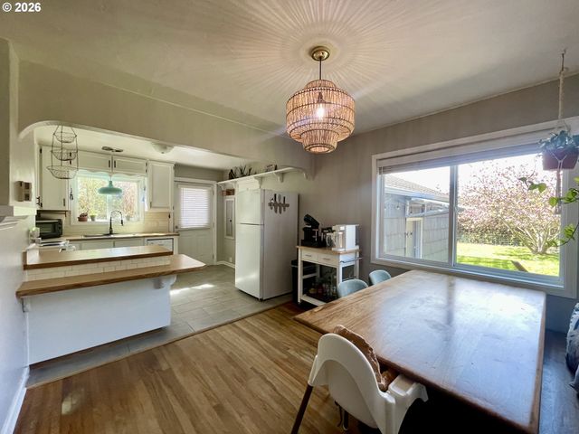 3280 SHERMAN Ave, North Bend, OR 97459