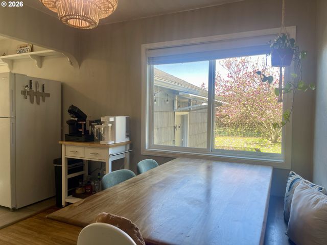 3280 SHERMAN Ave, North Bend, OR 97459