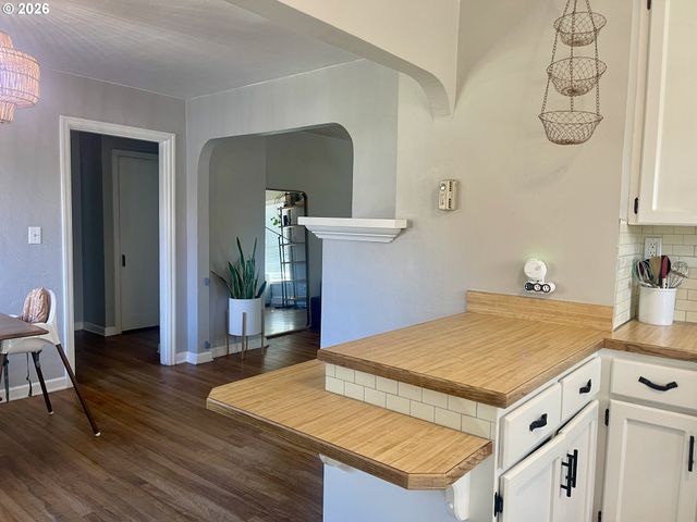 3280 SHERMAN Ave, North Bend, OR 97459