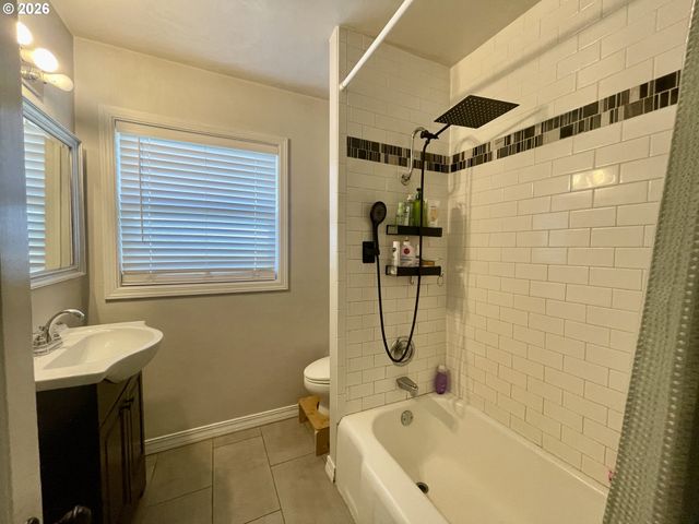 3280 SHERMAN Ave, North Bend, OR 97459